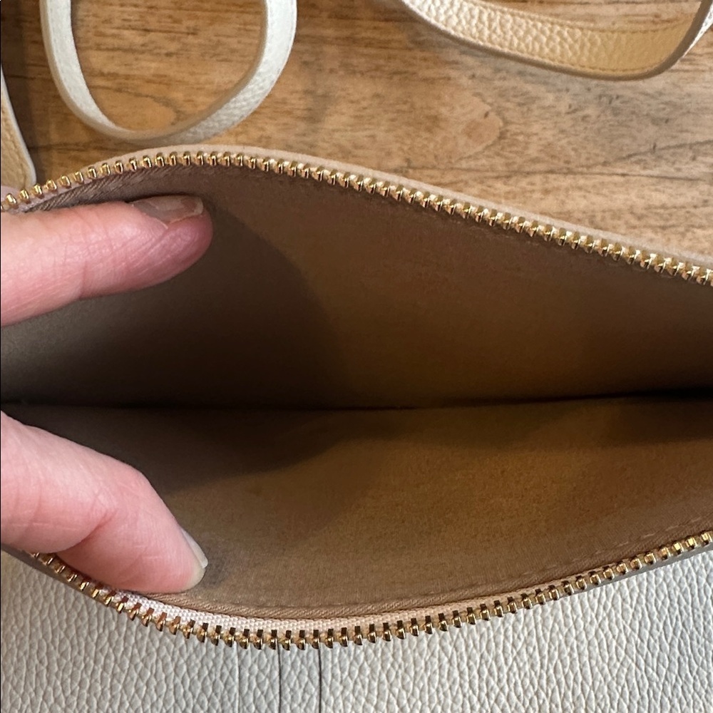Cuyana Leather Phone Bag Crossbody – Ivory / Cream - Picture 8 of 11